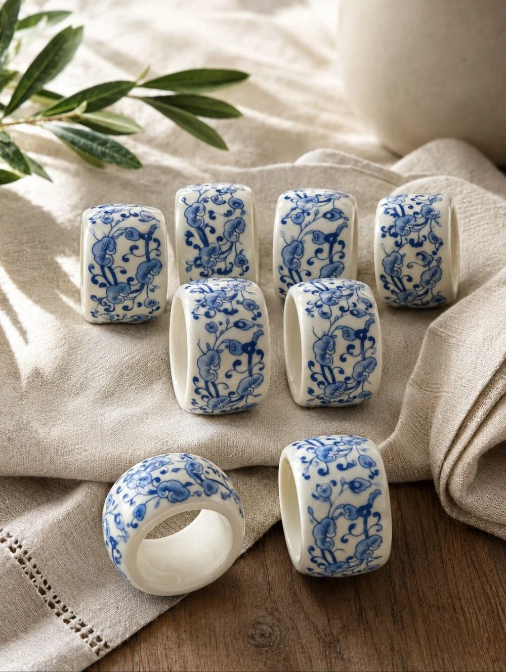 Set of 8 Blue & White Porcelain Floral Napkin Rings Chinoiserie Table Decor